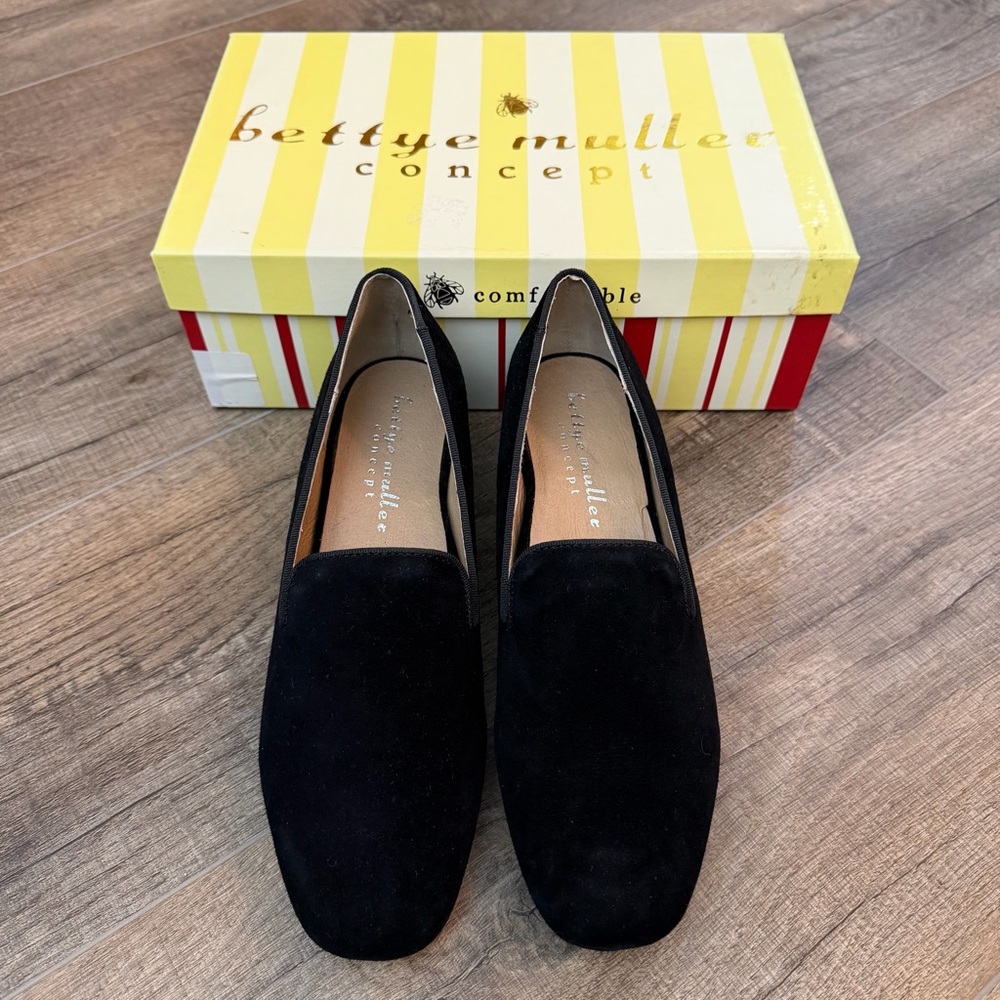 Bettye Muller Concept Breeda Classic Block Heel Loafer Women 7 Black Suede Comfy